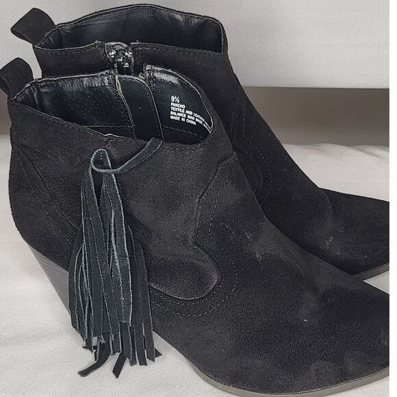 Madden Girl Womans Pancho‎ Black Suede Booties 9.5 Fringe Zipper 3.5" Heel - Picture 1 of 9